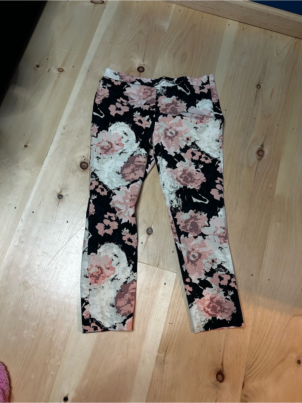 Women’s Talbot Floral Print Pants - Black & Pink